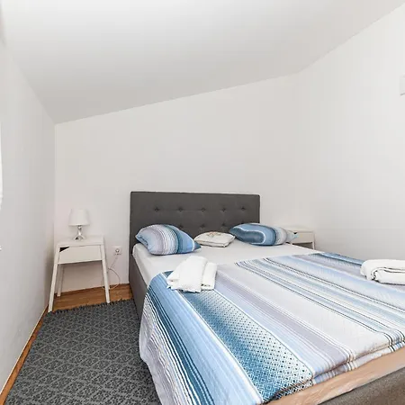 2 Bedroom Amazing Apartment In Okrug Gornji Appartement *