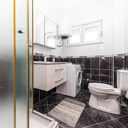 Awesome In Okrug Gornji Apartman Trogir