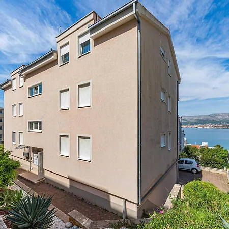 Awesome In Okrug Gornji Apartman