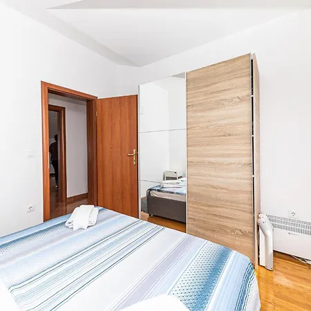 2 Bedroom Amazing Apartment In Okrug Gornji *