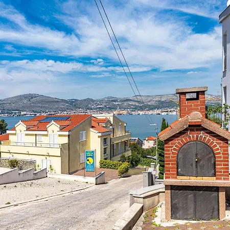 Apartamento Awesome In Okrug Gornji *