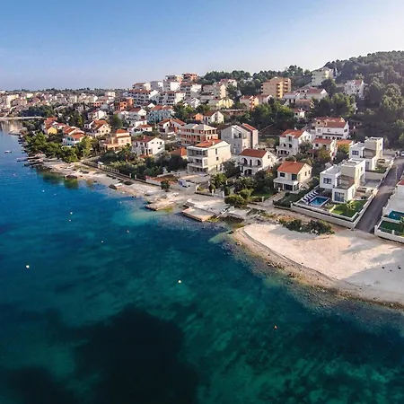 Apartamento Awesome In Okrug Gornji