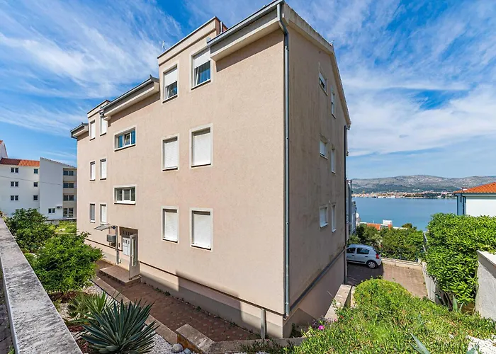 Awesome In Okrug Gornji Apartamento